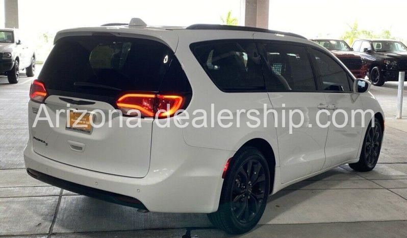 2020 Chrysler Pacifica Touring L Plus full