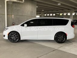 2020 Chrysler Pacifica Touring L Plus full