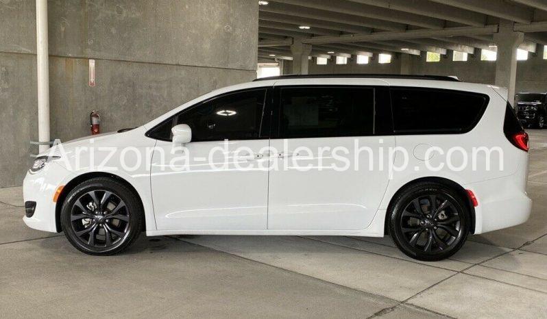 2020 Chrysler Pacifica Touring L Plus full