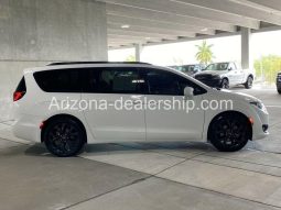 2020 Chrysler Pacifica Touring L Plus full