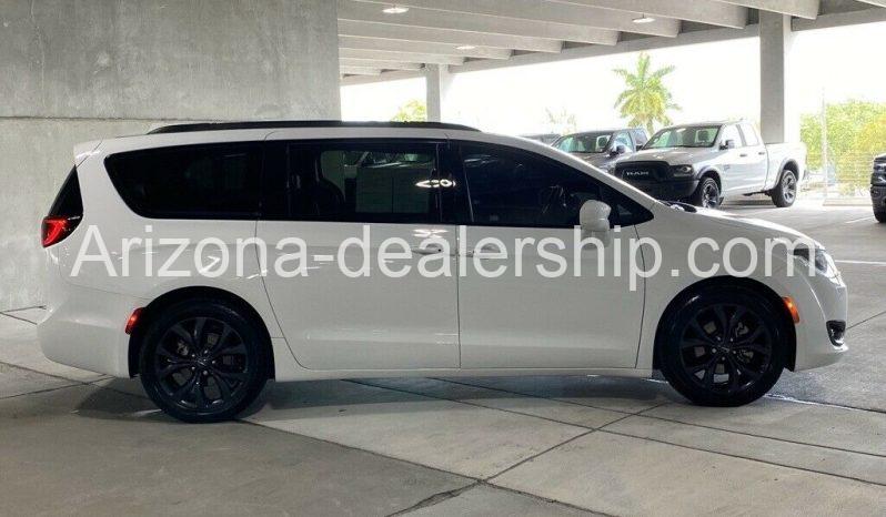 2020 Chrysler Pacifica Touring L Plus full