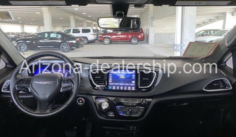 2020 Chrysler Pacifica Touring L Plus full