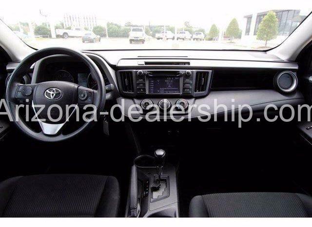 2018 Toyota RAV4 LE FWD full