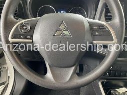 2019 Mitsubishi Outlander ES full