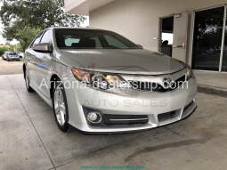 2013 Toyota Camry SE full