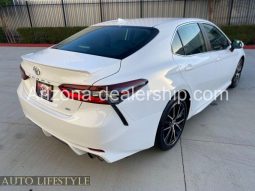 2022 Toyota Camry SE full