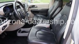 2020 Chrysler Pacifica Touring L full