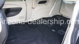 2020 Chrysler Pacifica Touring L full