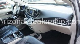 2020 Chrysler Pacifica Touring L full