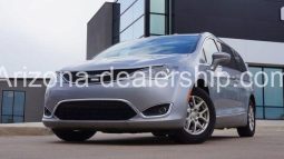 2020 Chrysler Pacifica Touring L full