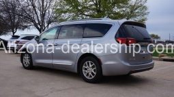 2020 Chrysler Pacifica Touring L full