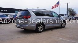 2020 Chrysler Pacifica Touring L full