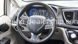 2020 Chrysler Pacifica Touring L full