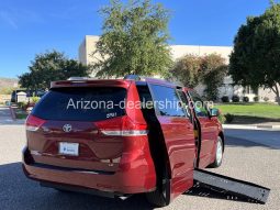 2014 Toyota Sienna LE Power Side-Entry full