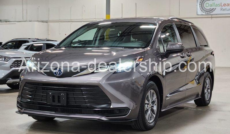 2021 Toyota Sienna LE full