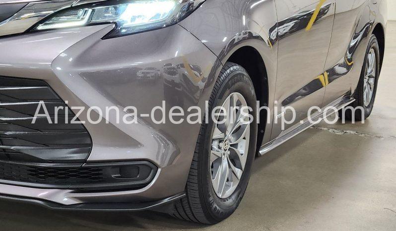 2021 Toyota Sienna LE full