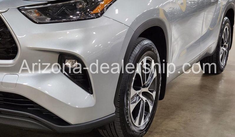 2022 Toyota Highlander XLE full