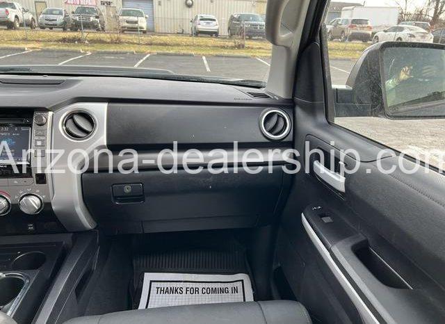 2018 Toyota Tundra SR5 Pickup 4D full