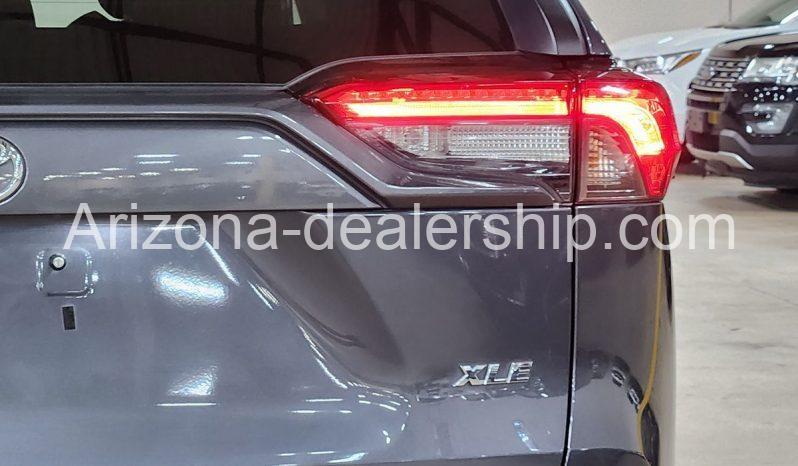 2020 Toyota RAV4 XLE full