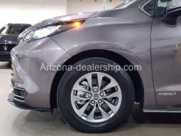 2021 Toyota Sienna LE full