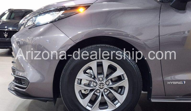 2021 Toyota Sienna LE full