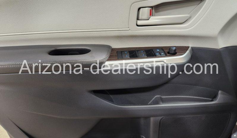 2021 Toyota Sienna LE full