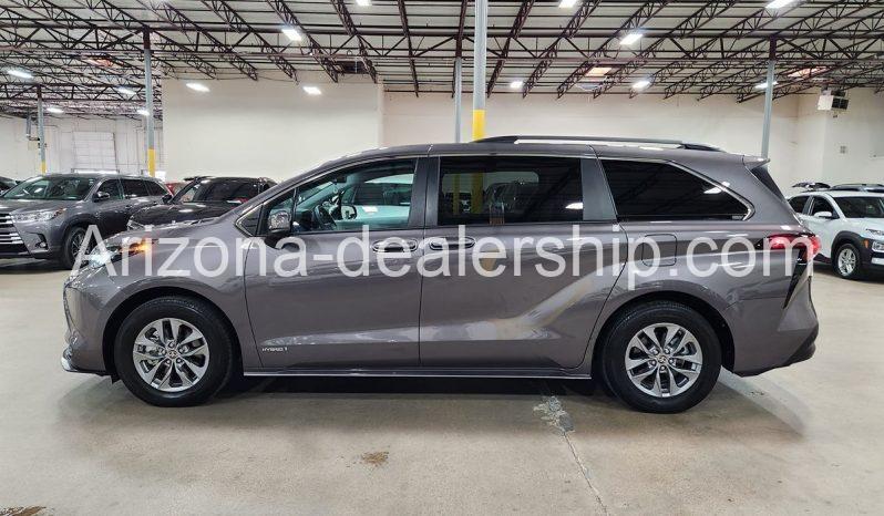 2021 Toyota Sienna LE full