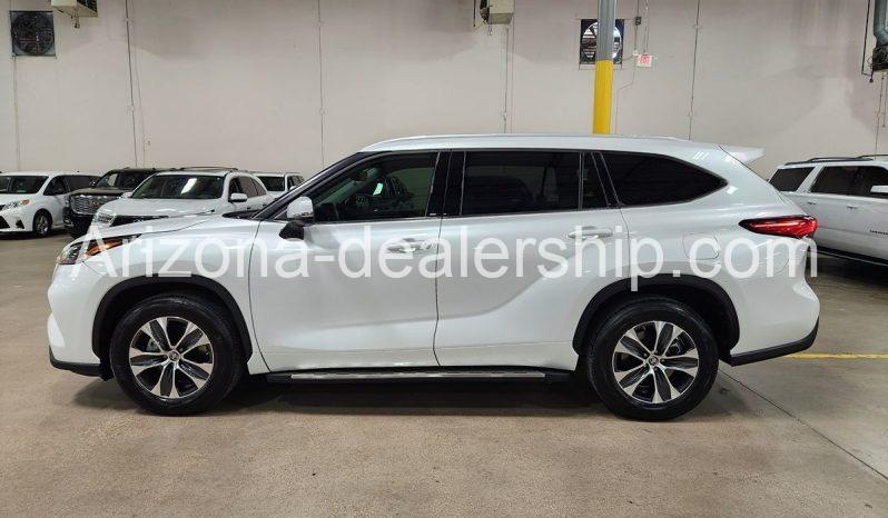 2022 Toyota Highlander XLE full