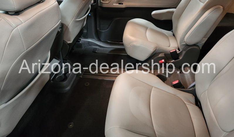 2021 Toyota Sienna LE full