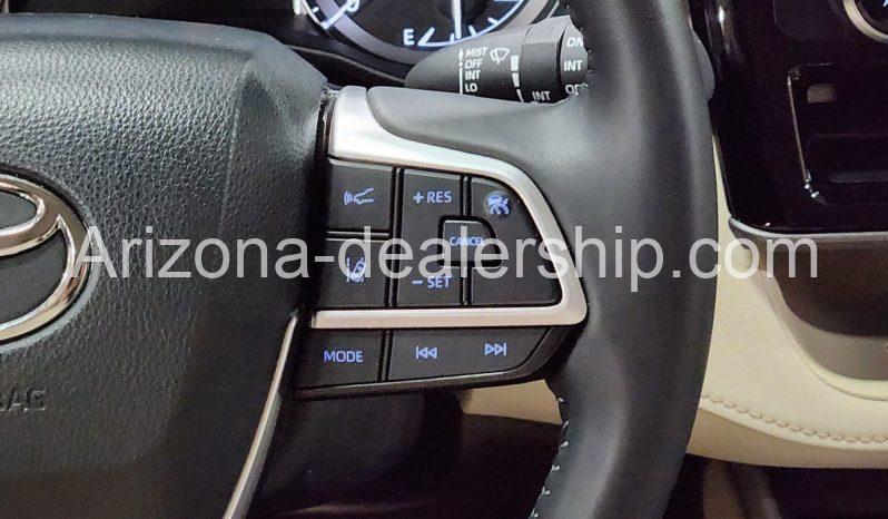 2022 Toyota Highlander XLE full