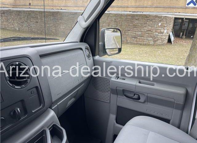 2010 Ford Econoline Cargo Van E250 Commercial full