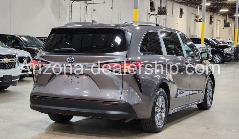 2021 Toyota Sienna LE full