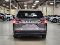 2021 Toyota Sienna LE full