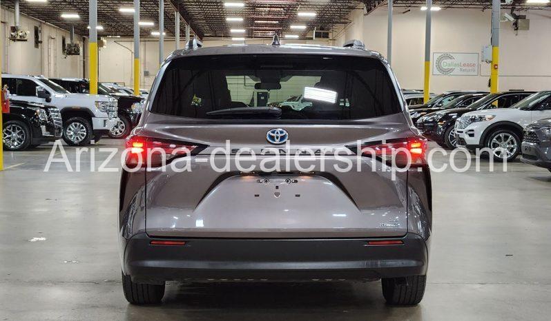 2021 Toyota Sienna LE full