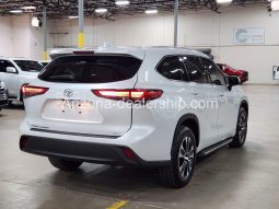 2022 Toyota Highlander XLE full