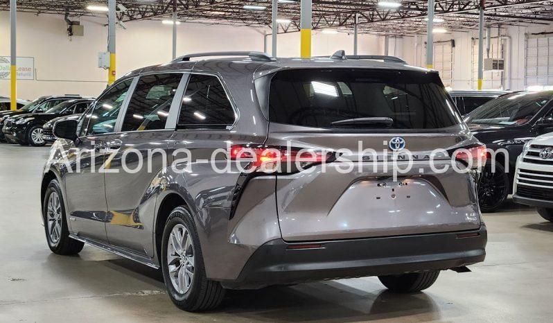 2021 Toyota Sienna LE full