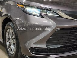 2021 Toyota Sienna LE full