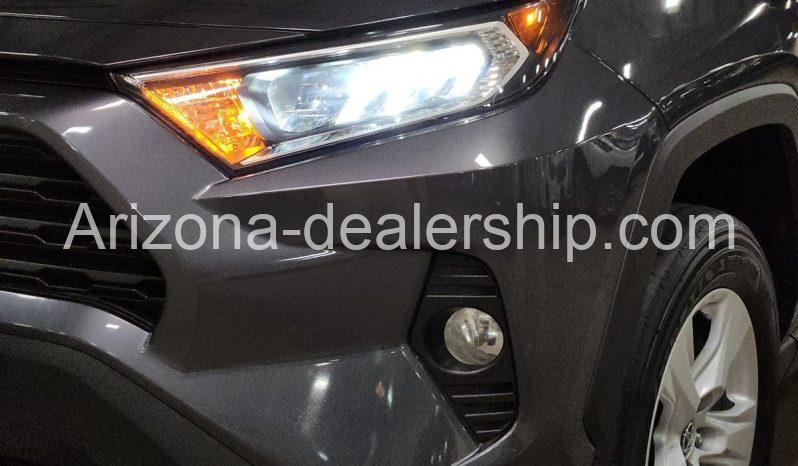 2020 Toyota RAV4 XLE full