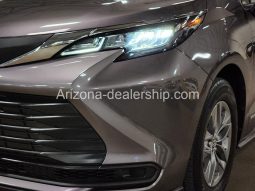 2021 Toyota Sienna LE full