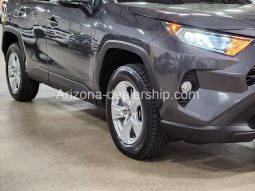 2020 Toyota RAV4 XLE full