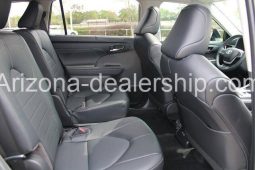 2022 Toyota Highlander XLE full