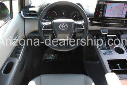 2021 Toyota Sienna XLE full