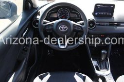 2020 Toyota Yaris Sedan LE full