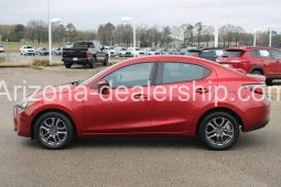 2019 Toyota Yaris Sedan LE full