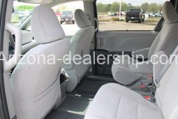 2020 Toyota Sienna LE full